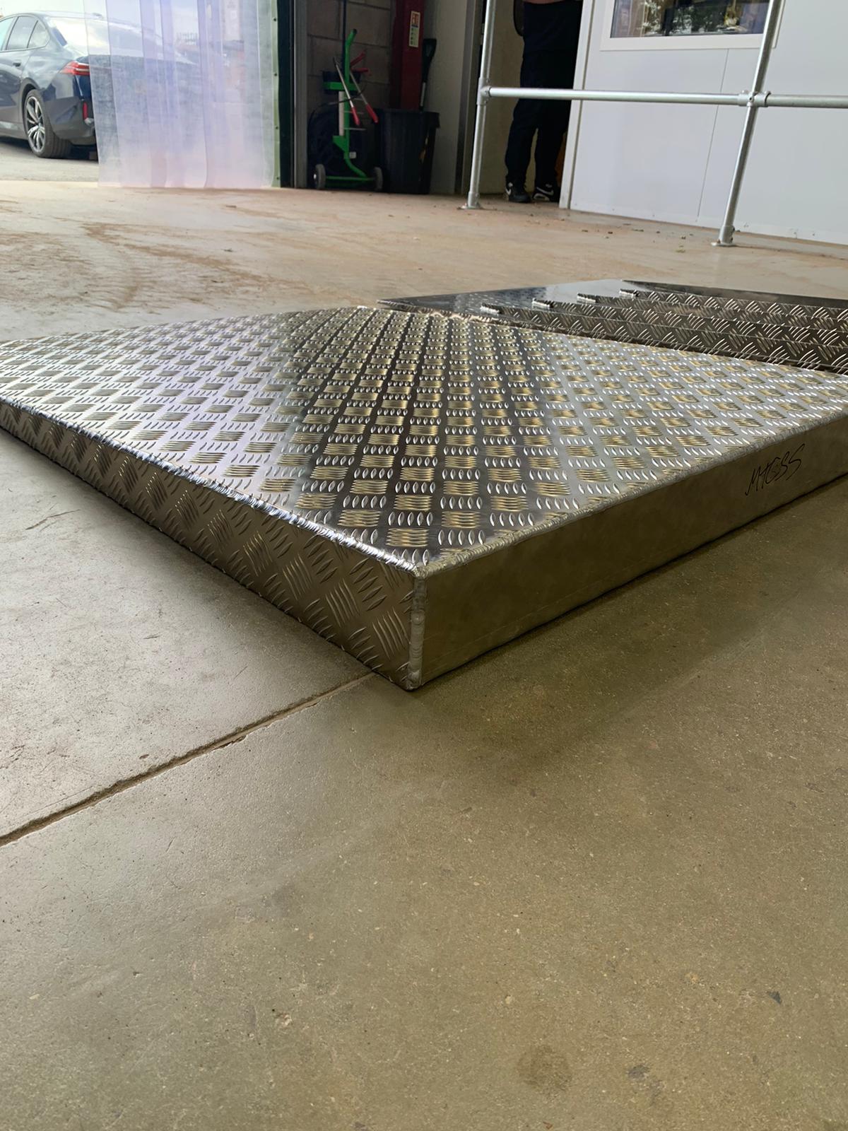 5 Bar Treadplate Aluminium ramp 140cmx90cmx11cm (l x w x h)