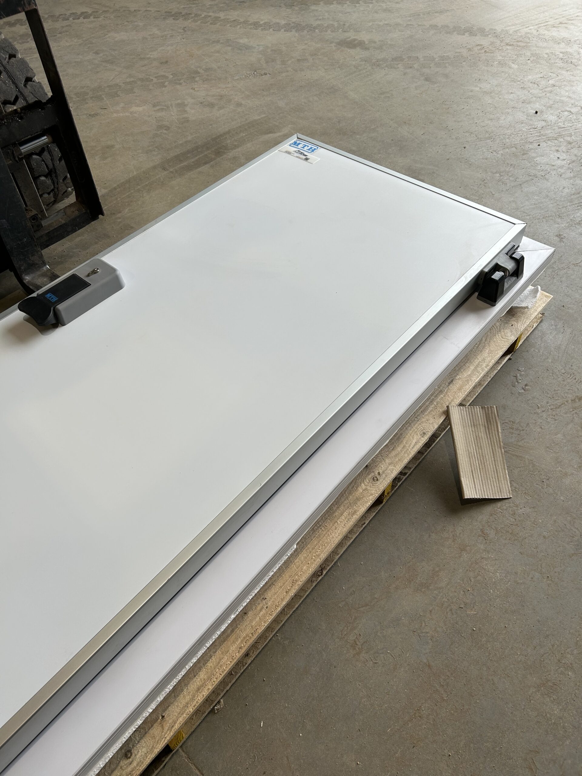 Chiller Cold Room Hinged Door Clear Opening 800mm wide x 2000mm high Right Hand Hinged MTH 500TN (Demo Unit)