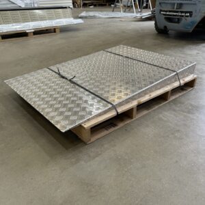 Ramp 5 Bar Treadplate Aluminium 1350mm x 900mm x 100mm (l x w x h)