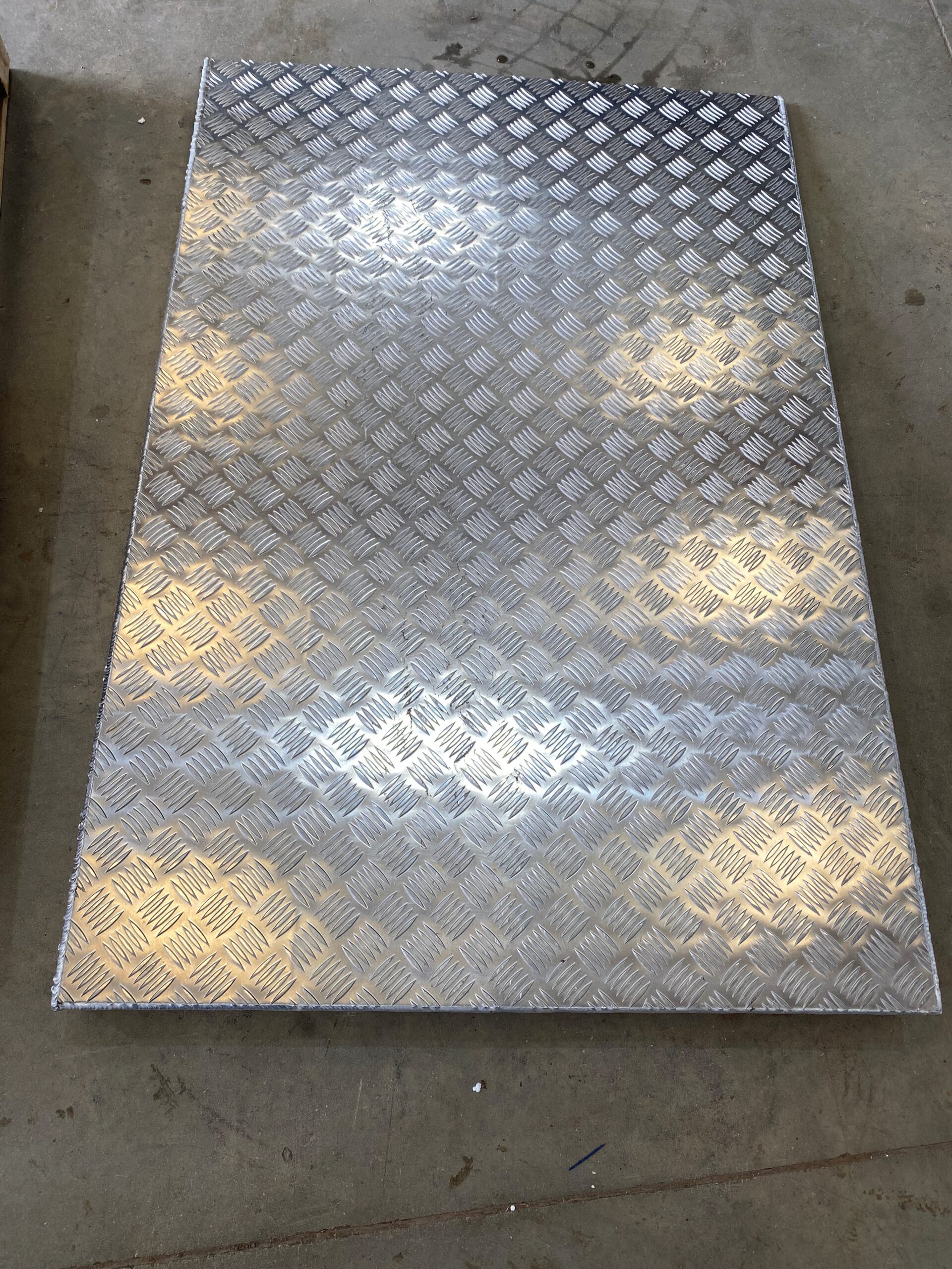 Ramp 5 Bar Treadplate Aluminium 1250mmx1000mmx100mm (l x w x h)