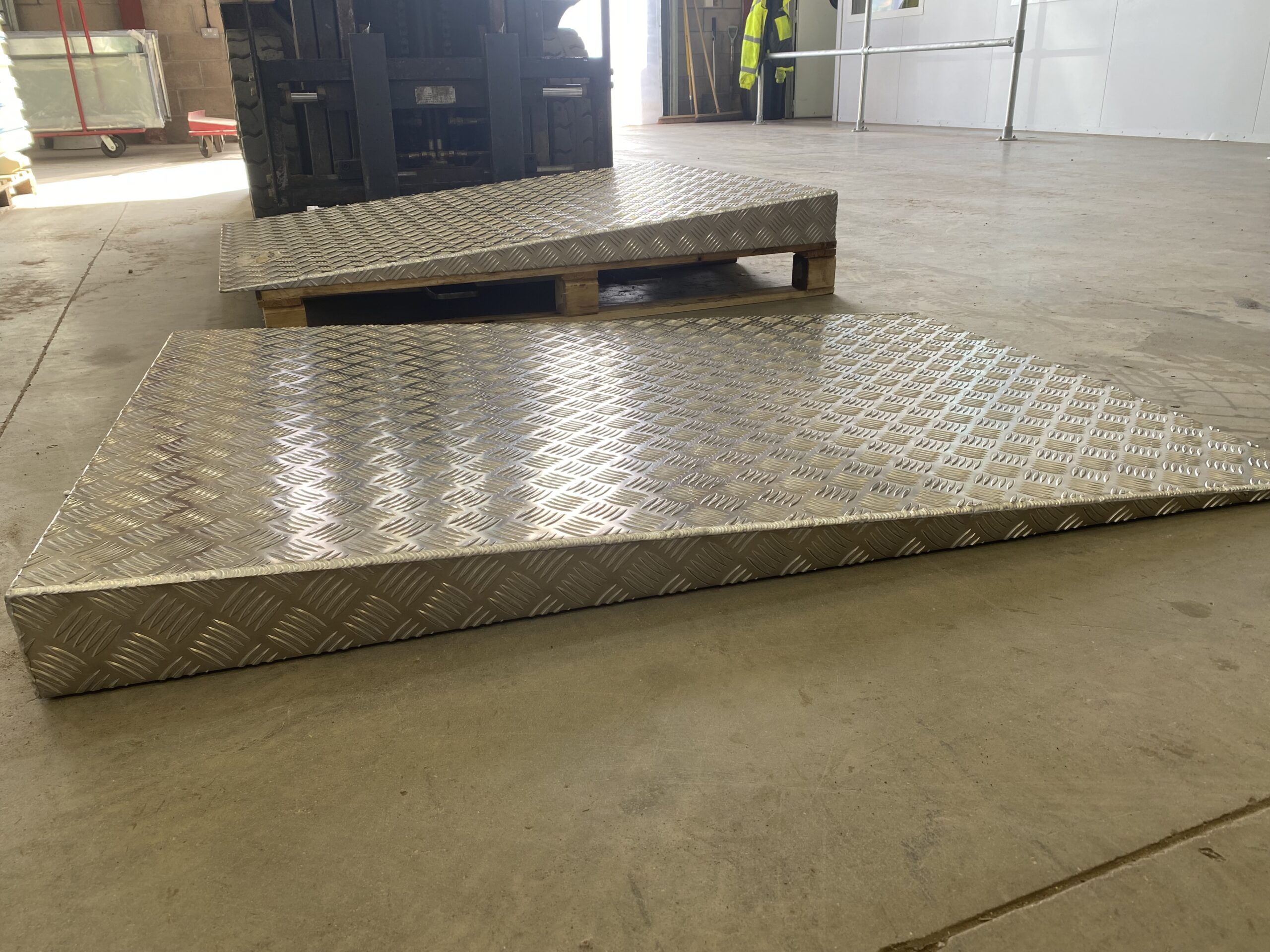 Ramp 5 Bar Treadplate Aluminium 1250mmx1000mmx100mm (l x w x h)
